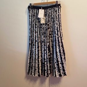 Ted Baker London VYVIAN Polka dot pleated midi skirt